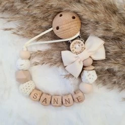 Merkloos Blue Or Pink - Speenkoord Met Naam - Hout/zand/ Creme - Met Strik - Meisje - Speenketting Met Naam - Gepersonaliseerd - Kraamcadeau